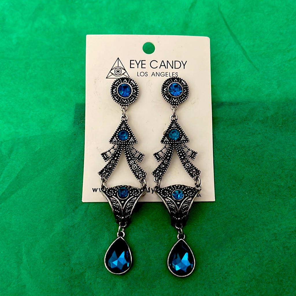 Eye Candy Earrings 10$